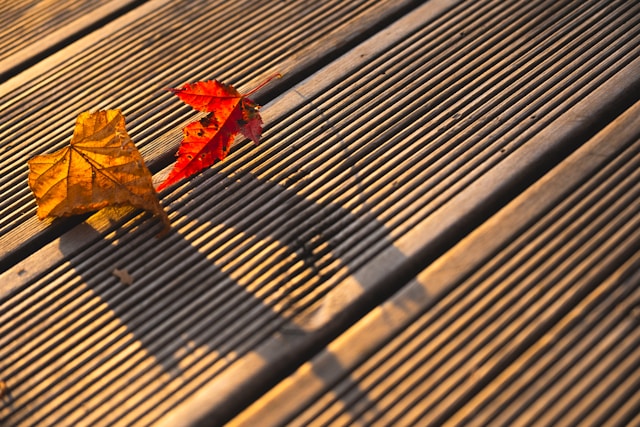Entretenir une terrasse en bois ou composite en hiver