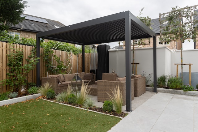 Pergola : commandez à l’automne pour en profiter dès le printemps